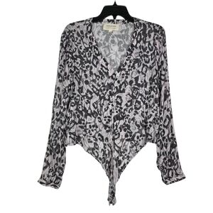 Cloth & Stone  printed V neck button down long sleeves tie front Blouse